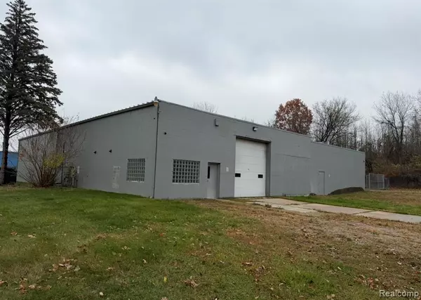 1400 McMillan Road, Owosso, MI 48867