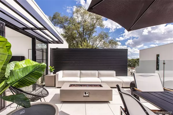 Royal Oak, MI 48067,533 E Harrison Avenue