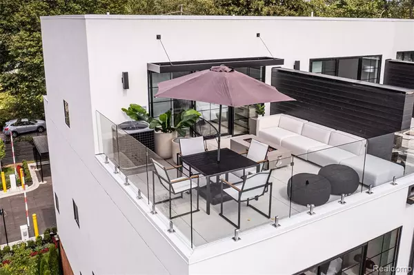 Royal Oak, MI 48067,533 E Harrison Avenue