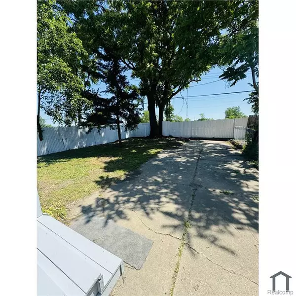 Detroit, MI 48238,13932 Roselawn Street