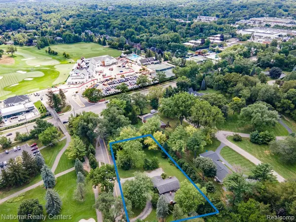 Bloomfield Hills, MI 48301,6450 GILBERT LAKE Road