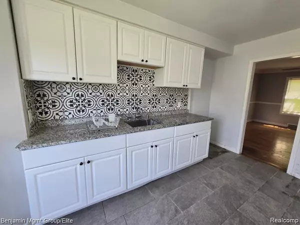 Detroit, MI 48221,16936 Fairfield Street