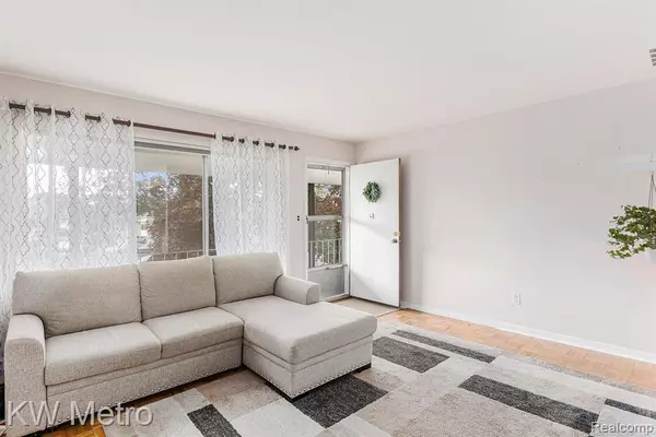 Royal Oak, MI 48073,2121 Clawson Avenue