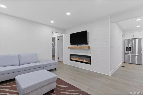 Royal Oak, MI 48067,1019 Symes Court