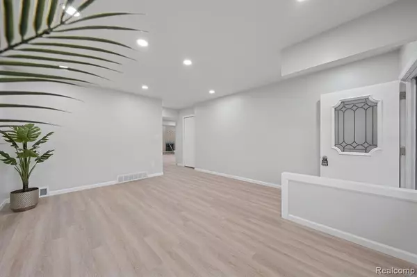 Sterling Heights, MI 48310,5232 Dickson Drive