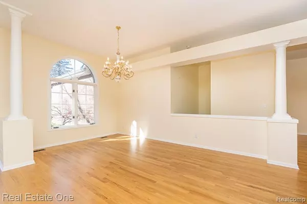 Rochester, MI 48306,5181 Stonehenge Drive