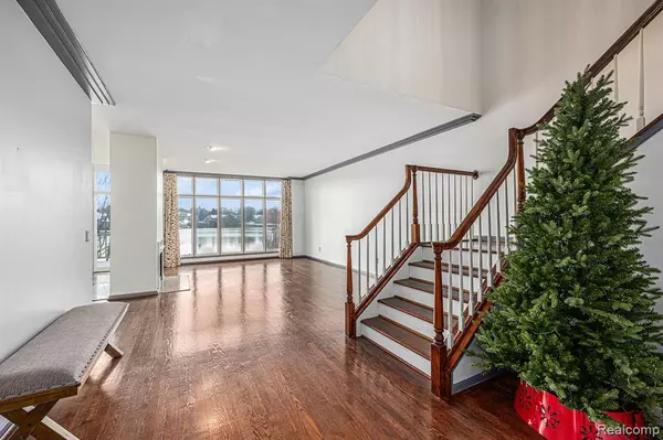 Bloomfield Hills, MI 48304,584 Cambridge Way