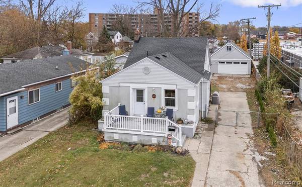 2435 Sunnyknoll Avenue, Berkley, MI 48072