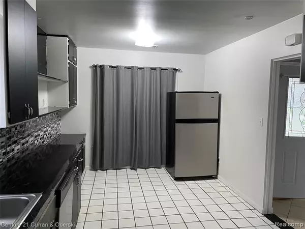 Dearborn Heights, MI 48127,7427 DREXEL Street