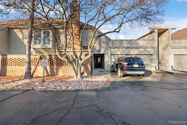 8309 Colony Drive, Grosse Ile, MI 48138