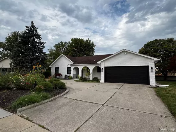 38016 Bloomfield Drive, Livonia, MI 48154