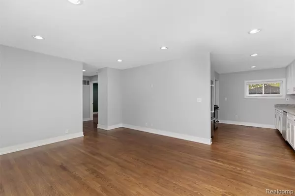 Royal Oak, MI 48067,622 N Wilson Avenue