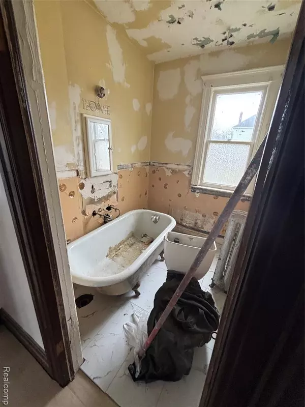 Detroit, MI 48213,5327 Holcomb Street