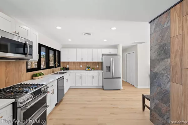 Southfield, MI 48033,25216 Muerland Road