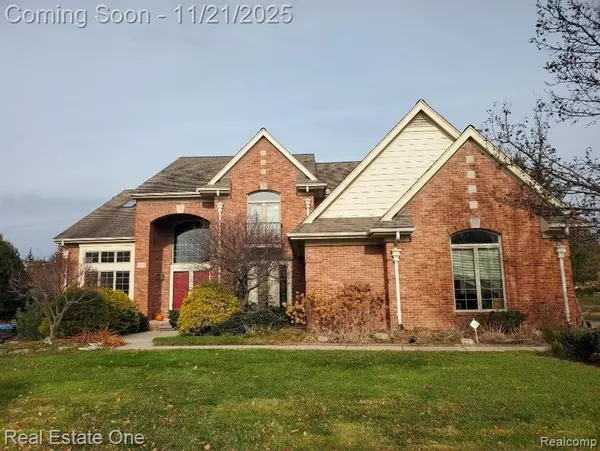 3472 Summit Ridge Drive, Rochester Hills, MI 48306
