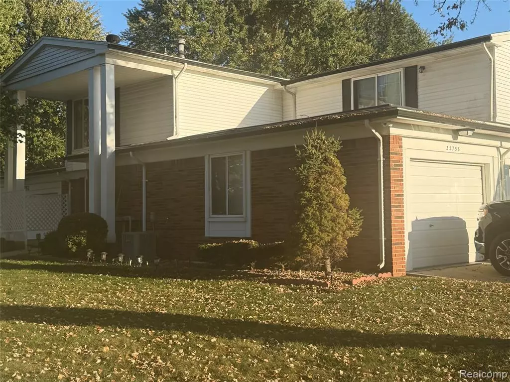 Warren, MI 48093,32756 Barclay Square