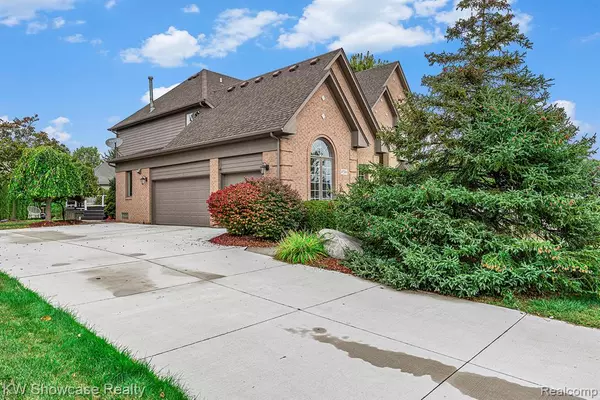 Novi, MI,47266 White Pines Drive