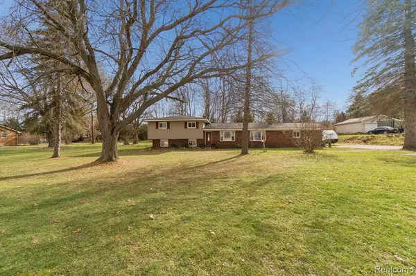 Holly, MI 48442,851 Academy Road