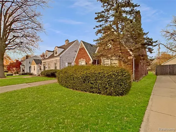 Grosse Pointe Woods, MI 48236,1768 Hampton Road