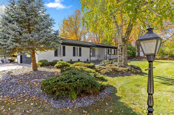 Farmington Hills, MI 48167,38067 Southfarm Lane