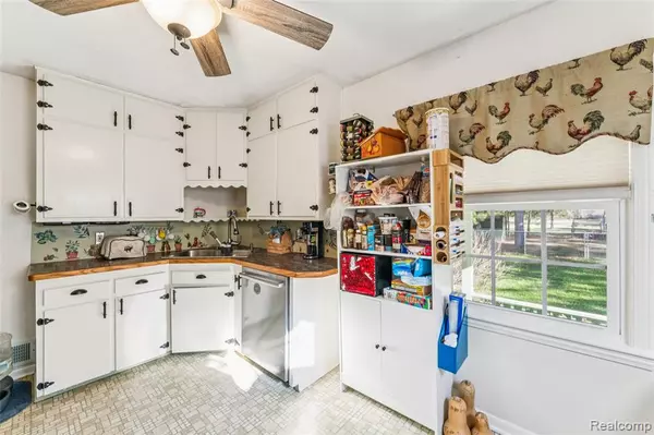 Flushing, MI 48433,544 Warren Avenue