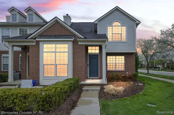 16204 CAITLIN Circle, Walled Lake, MI 48390