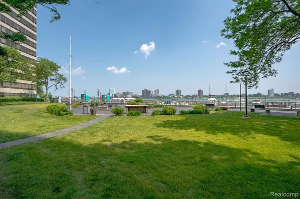 Detroit, MI 48226,1001 Jefferson W Avenue