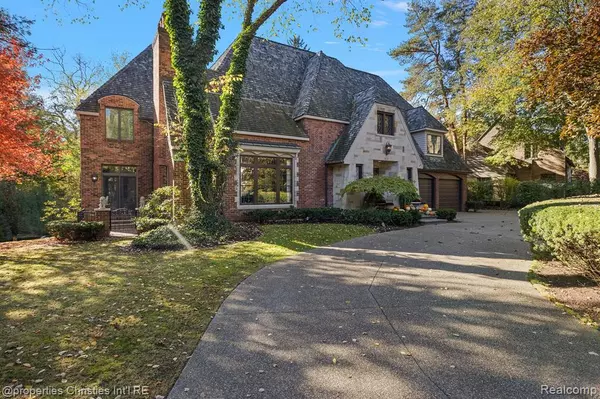 Birmingham, MI 48009,633 Hawthorne Street