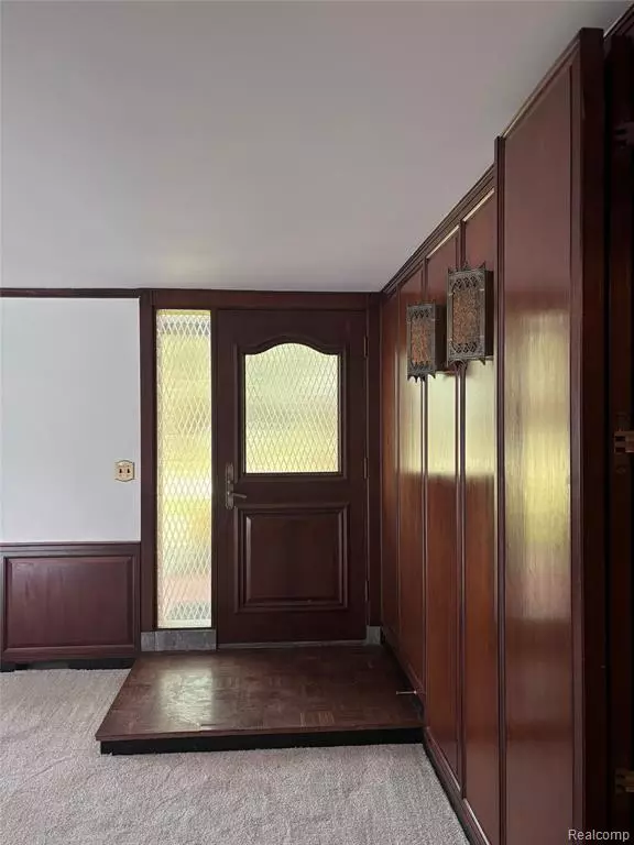 Farmington Hills, MI 48334,28378 Parkhill Street