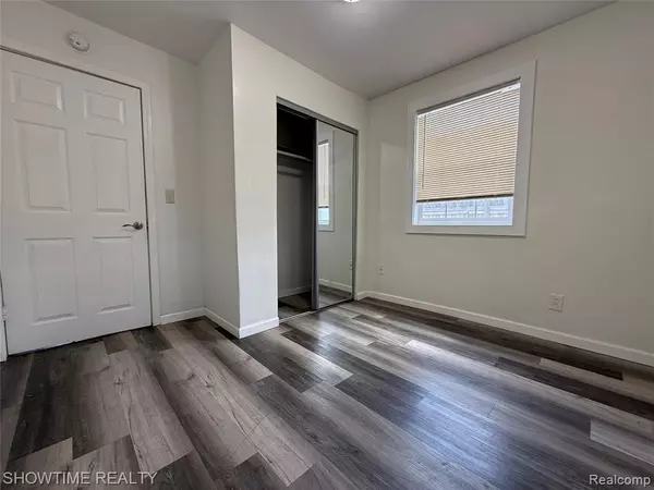 Madison Heights, MI 48071,30486 Groveland Street