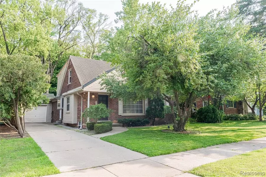 15849 Andover Drive, Dearborn, MI 48120