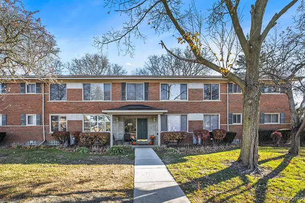 850 N ADAMS RD UNIT 1 Road, Birmingham, MI 48009