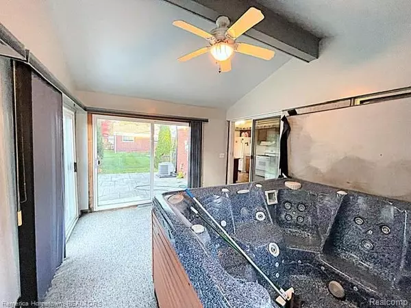 Livonia, MI 48154,14323 Sunset Street