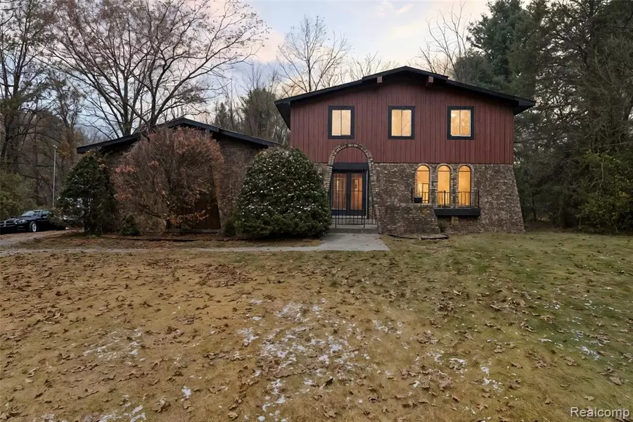 6570 Perryville Road, Holly, MI 48442