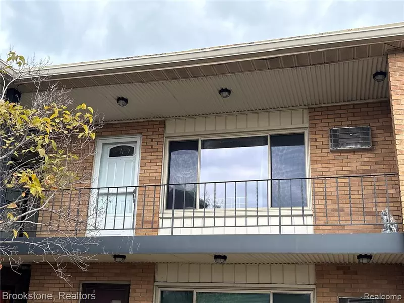 2859 E Maple Road, Birmingham, MI 48009