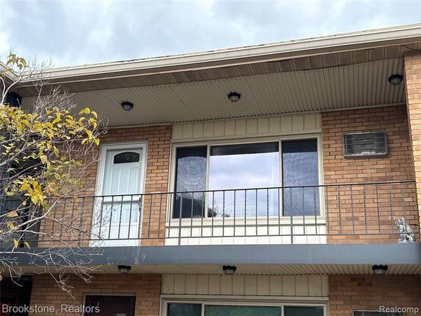 2859 E Maple Road, Birmingham, MI 48009