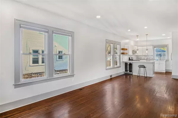 Fenton, MI 48220,565 W Saratoga Street