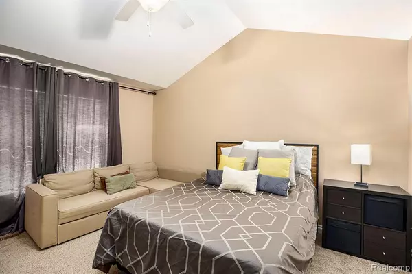 Shelby Twp, MI 48316,5975 Windemere Lane