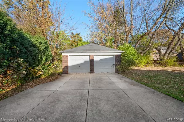 Grosse Pointe Park, MI 48230,852 Harcourt Road