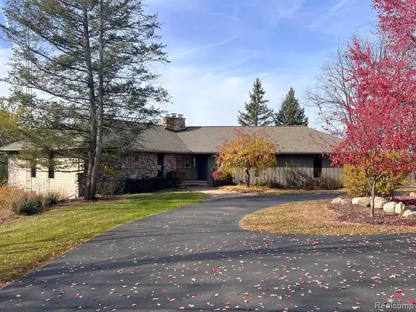 10008 M52 N Highway, Perry, MI 48872