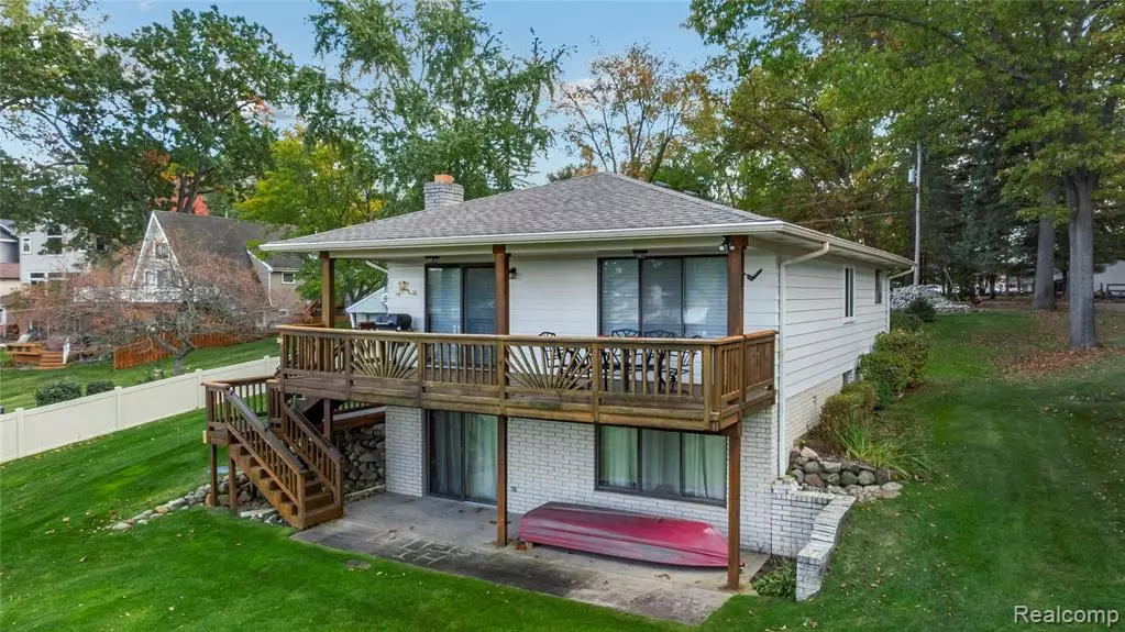 9510 Beechcrest Street, White Lake, MI