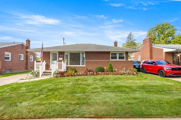 8255 Kinmore Street, Dearborn Heights, MI 48127