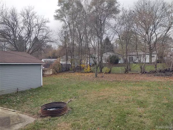 Milford, MI 48381,1015 Queen Court