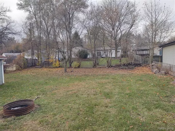 Milford, MI 48381,1015 Queen Court