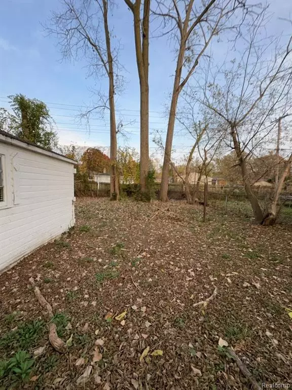 Detroit, MI 48219,18538 Trinity Street