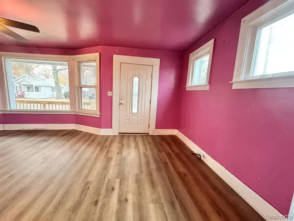 Fenton, MI 48220,207 Farmdale Street