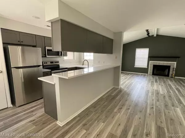 West Bloomfield, MI,6635 BELLOWS Court