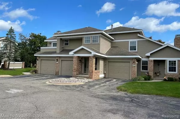 6635 BELLOWS Court, West Bloomfield, MI