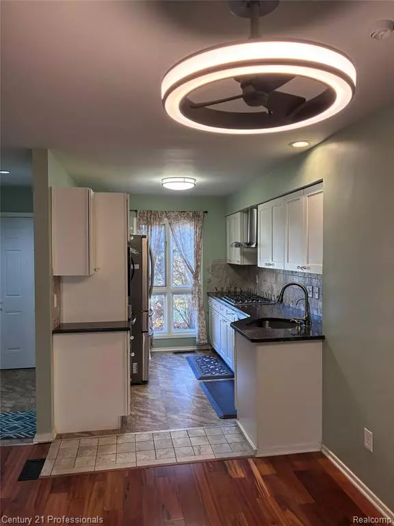 Ann Arbor, MI 48105,1082 Greenhills Drive