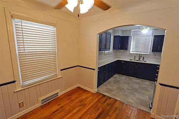 Redford, MI 48240,19336 Centralia